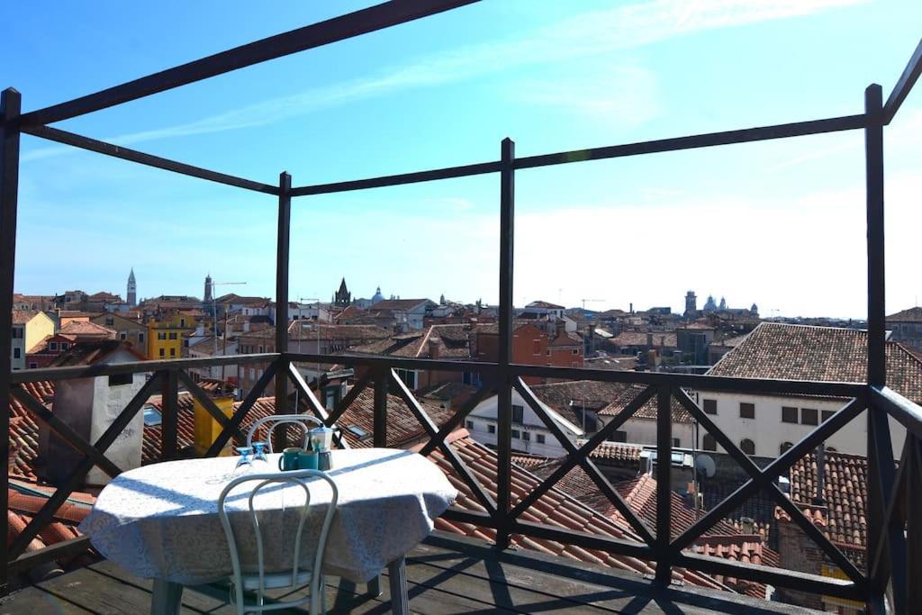 Breathtaking Terrace In Santa Margherita Square Apartamento Veneza