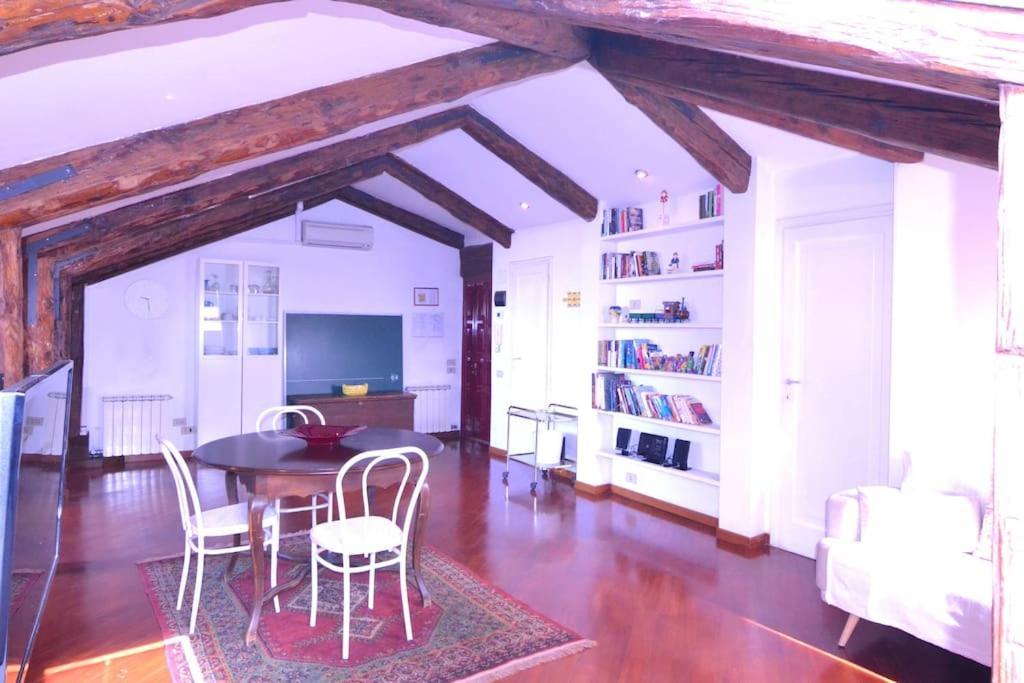 Apartamento Breathtaking Terrace In Santa Margherita Square *
