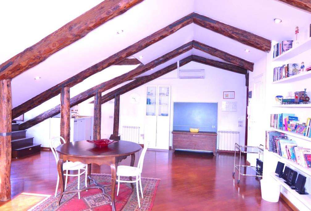 Apartamento Breathtaking Terrace In Santa Margherita Square Veneza